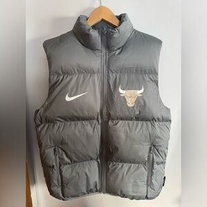 Nike Chicago Bulls City Edition NBA Puffer Vest Gray Men’s Size Small FZ0331-002